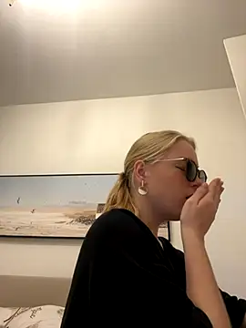 Little Forest ELF online show from November 7, 2025, 12:42 pm