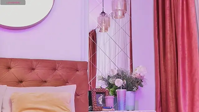 Snapshot of EmilyColle_ chatting on October 18, 2025, 4:14 am EmilyColle online show from October 18, 2025, 4:14 am