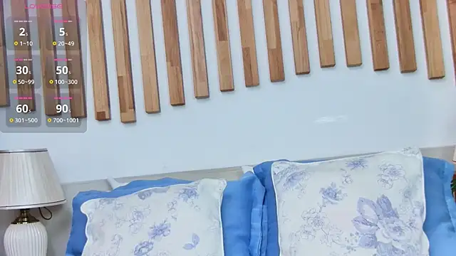 Snapshot of EmilyColle_ chatting on November 21, 2025, 7:46 pm EmilyColle online show from November 21, 2025, 7:46 pm