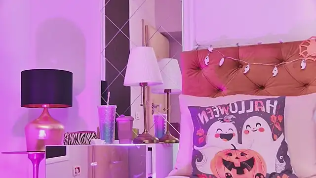 Snapshot of EmilyColle_ chatting on October 25, 2025, 4:44 am EmilyColle online show from October 25, 2025, 4:44 am