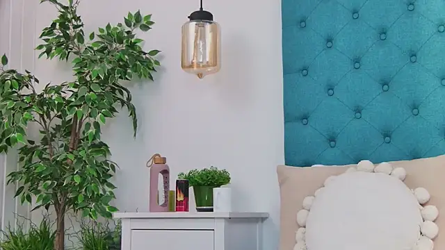 EmilyColle  online show from February 22, 2026, 8:21 pm