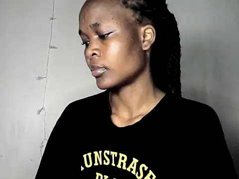 Snapshot of cyberbunnie chatting on December 17, 2024, 7:37 pm cyberbunnie online show from December 17, 2024, 7:37 pm