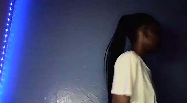 Snapshot of cyberbunnie chatting on January 22, 2025, 7:34 pm cyberbunnie online show from January 22, 2025, 7:34 pm