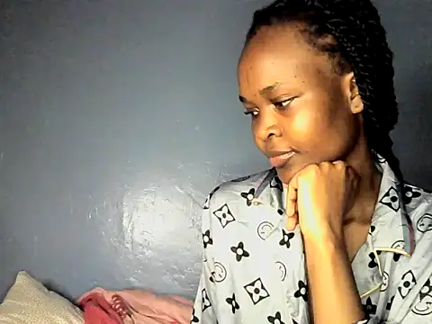 Snapshot of cyberbunnie chatting on December 21, 2024, 2:47 pm cyberbunnie online show from December 21, 2024, 2:47 pm