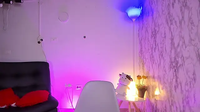 Snapshot of chloe_blue chatting on December 4, 2025, 11:20 am chloe blue online show from December 4, 2025, 11:20 am