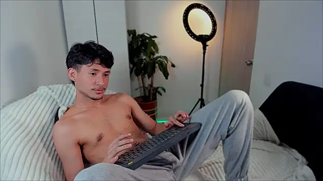 Snapshot of dimitri_targaryen chatting on December 31, 2024, 5:00 am dimitri targaryen online show from December 31, 2024, 5:00 am