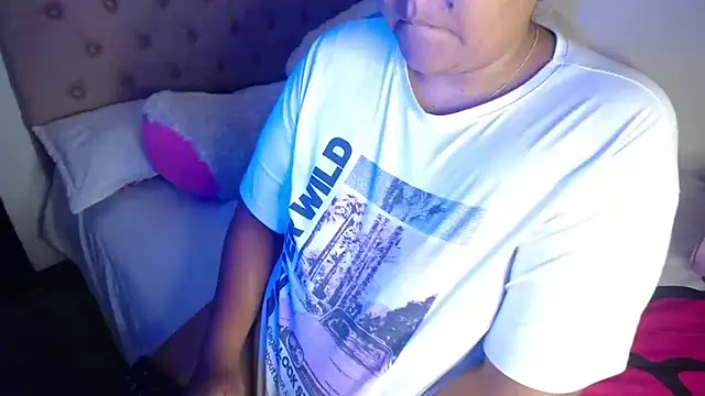 Snapshot of KittyHot20 chatting on April 15, 2026, 9:15 pm KittyHot20 online show from April 15, 2026, 9:15 pm