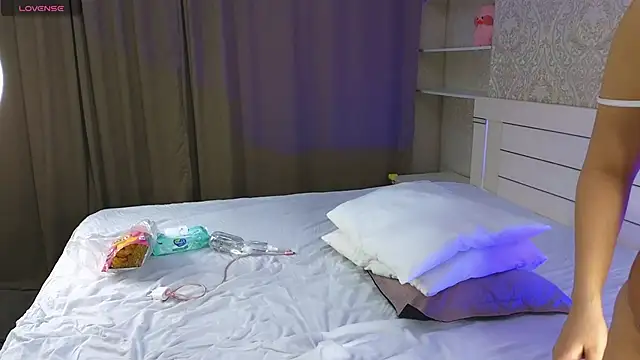 Snapshot of Diana_Moon_ chatting on November 24, 2025, 1:16 am Diana Moon online show from November 24, 2025, 1:16 am