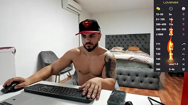 Snapshot of supermanboy94 chatting on October 24, 2025, 5:39 am supermanboy94 online show from October 24, 2025, 5:39 am