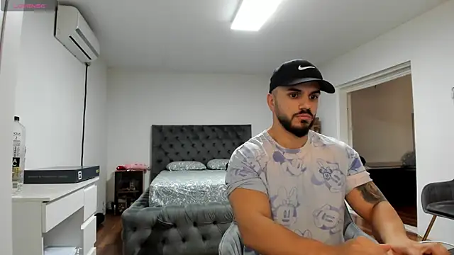 Snapshot of supermanboy94 chatting on November 24, 2025, 6:35 am supermanboy94 online show from November 24, 2025, 6:35 am