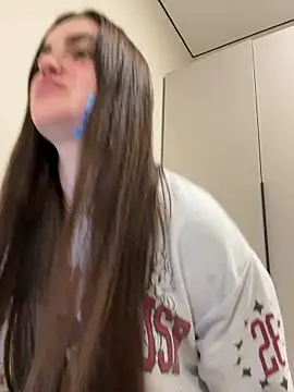 Snapshot of Karolina_llove chatting on November 30, 2025, 10:27 am Karolina llove online show from November 30, 2025, 10:27 am