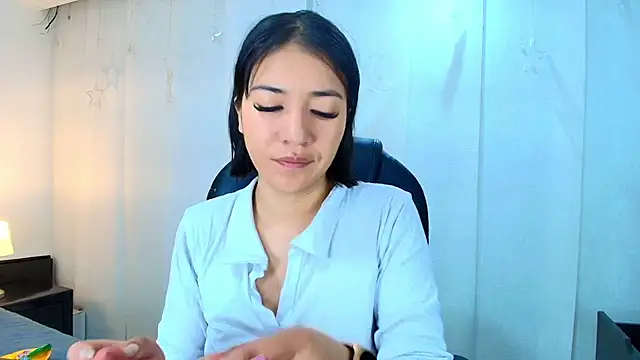 lina bedoya  online show from February 20, 2026, 11:56 am