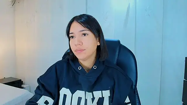 Snapshot of lina_bedoya_ chatting on November 28, 2025, 11:43 am lina bedoya online show from November 28, 2025, 11:43 am