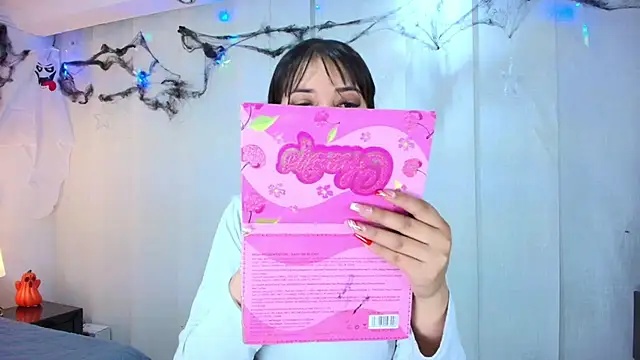 Snapshot of lina_bedoya_ chatting on October 22, 2025, 11:42 am lina bedoya online show from October 22, 2025, 11:42 am