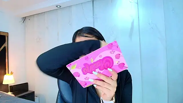 lina bedoya  online show from February 11, 2026, 11:43 am