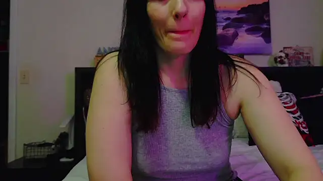 Snapshot of CrystalLakeXO chatting on December 3, 2025, 5:30 am CrystalLakeXO online show from December 3, 2025, 5:30 am