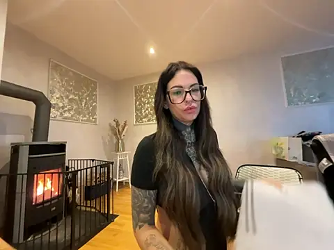 Snapshot of AileenInkOfficial chatting on February 28, 2025, 7:05 am AileenInkOfficial online show from February 28, 2025, 7:05 am