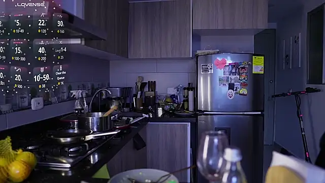 Snapshot of SaraParisi chatting on November 14, 2025, 10:13 pm SaraParisi online show from November 14, 2025, 10:13 pm