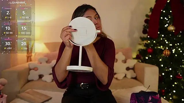 Snapshot of SaraParisi chatting on November 17, 2025, 1:09 am SaraParisi online show from November 17, 2025, 1:09 am