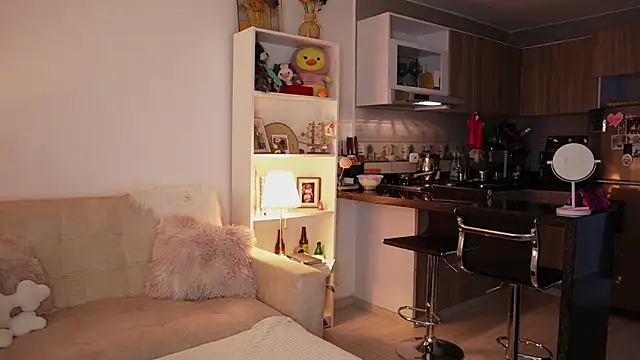 SaraParisi online show from February 8, 2026, 12:19 am