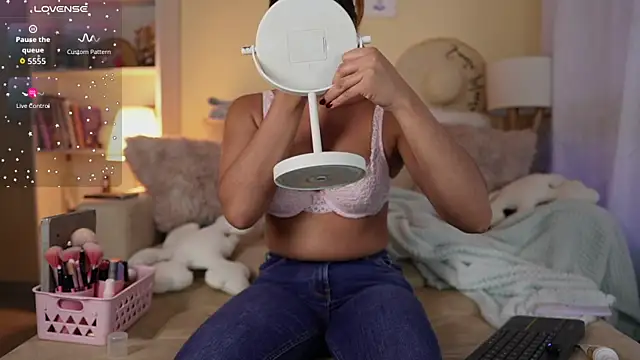 Snapshot of SaraParisi chatting on November 10, 2025, 10:48 pm SaraParisi online show from November 10, 2025, 10:48 pm