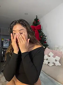 Snapshot of SaraParisi chatting on December 2, 2025, 10:22 pm SaraParisi online show from December 2, 2025, 10:22 pm