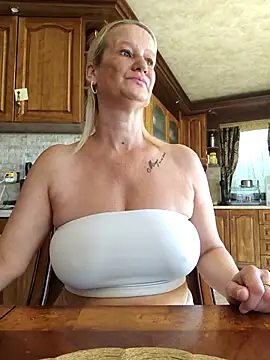 Snapshot of Lotus-blume1 chatting on October 25, 2025, 8:57 am Lotus-blume1 online show from October 25, 2025, 8:57 am