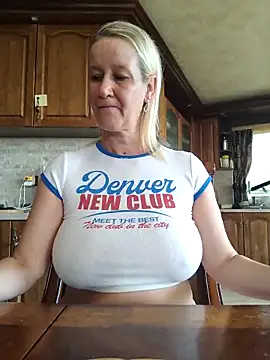 Snapshot of Lotus-blume1 chatting on November 4, 2025, 9:35 am Lotus-blume1 online show from November 4, 2025, 9:35 am