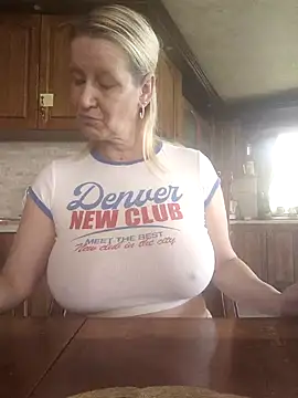 Snapshot of Lotus-blume1 chatting on December 5, 2025, 10:58 am Lotus-blume1 online show from December 5, 2025, 10:58 am