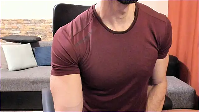 HotHunkTrainer online show from November 11, 2025, 8:20 am