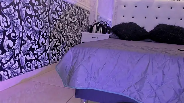 Snapshot of Foxy_Slave chatting on February 15, 2025, 11:17 am Foxy Slave online show from February 15, 2025, 11:17 am