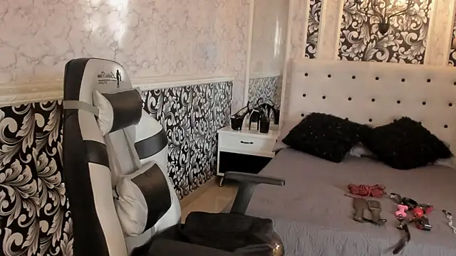 Snapshot of Foxy_Slave chatting on January 20, 2025, 8:50 pm Foxy Slave online show from January 20, 2025, 8:50 pm