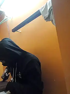 model yesx online show from January 3, 2025, 2:40 pm