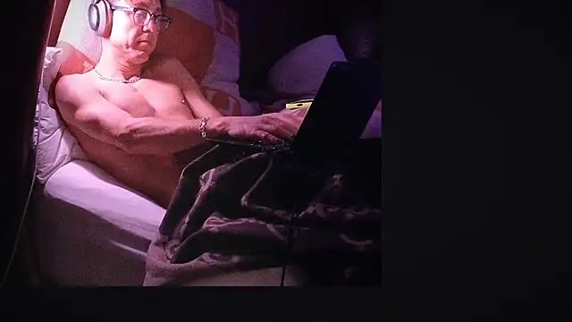 Snapshot of YouLikeBigDick9 chatting on January 31, 2025, 8:22 am YouLikeBigDick9 online show from January 31, 2025, 8:22 am