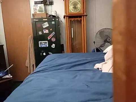 Xoc8  online show from March 25, 2026, 11:31 am