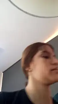 Snapshot of AnthonelaDuque chatting on November 18, 2025, 11:46 am AnthonelaDuque online show from November 18, 2025, 11:46 am