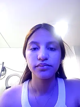 Snapshot of AnthonelaDuque chatting on November 28, 2025, 11:32 am AnthonelaDuque online show from November 28, 2025, 11:32 am