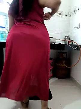 Snapshot of Selina_6 chatting on February 11, 2025, 12:15 pm Selina 6 online show from February 11, 2025, 12:15 pm