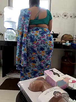 Snapshot of Selina_6 chatting on March 2, 2025, 7:43 am Selina 6 online show from March 2, 2025, 7:43 am