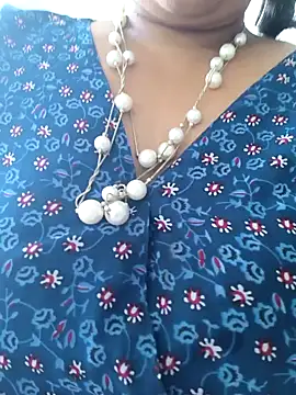 Snapshot of Selina_6 chatting on February 2, 2025, 5:10 am Selina 6 online show from February 2, 2025, 5:10 am