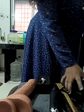 Snapshot of Selina_6 chatting on February 2, 2025, 1:23 am Selina 6 online show from February 2, 2025, 1:23 am