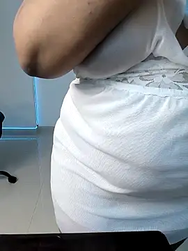 Snapshot of Selina_6 chatting on October 5, 2025, 1:29 am Selina 6 online show from October 5, 2025, 1:29 am