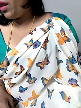 Snapshot of Selina_6 chatting on March 7, 2025, 11:07 am Selina 6 online show from March 7, 2025, 11:07 am