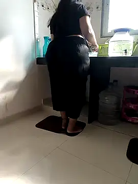 Snapshot of Selina_6 chatting on February 1, 2025, 4:14 am Selina 6 online show from February 1, 2025, 4:14 am