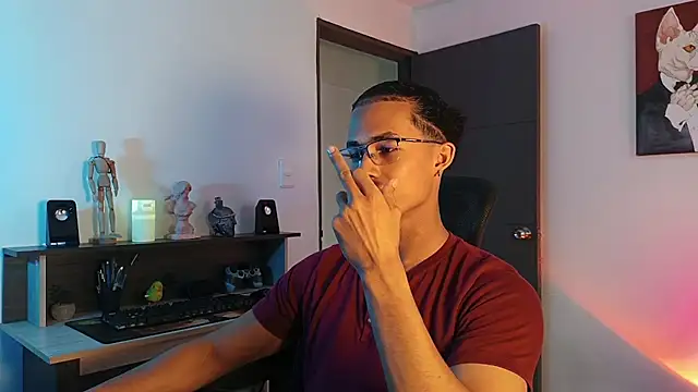 alejo x3 online show from October 7, 2025, 10:00 pm