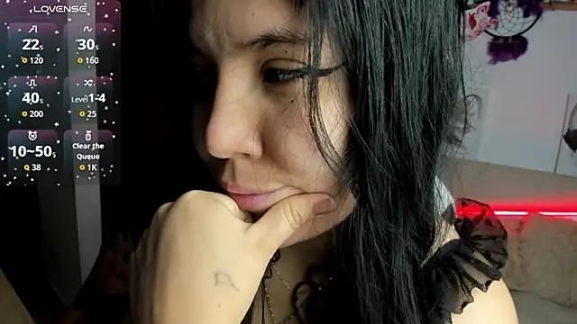 AilynRed online show from November 14, 2025, 2:15 am