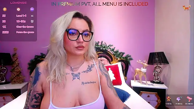 Snapshot of FoxxyClarise chatting on December 19, 2025, 6:32 pm FoxxyClarise online show from December 19, 2025, 6:32 pm