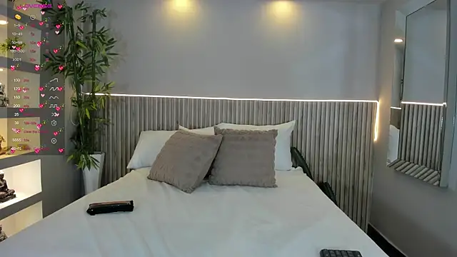 EmmilyCollson online show from October 24, 2025, 5:01 pm