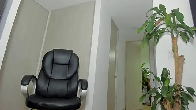 Snapshot of charlotte_tiller chatting on November 3, 2025, 12:38 am charlotte tiller online show from November 3, 2025, 12:38 am