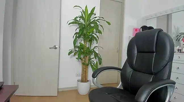 Snapshot of charlotte_tiller chatting on January 18, 2025, 8:40 pm charlotte tiller online show from January 18, 2025, 8:40 pm